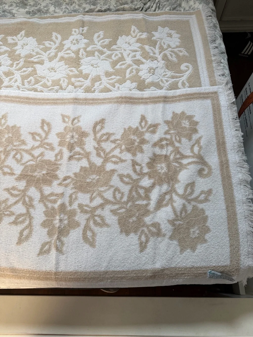 Fieldcrest Floral Border Bath Towel - Cream and Tan